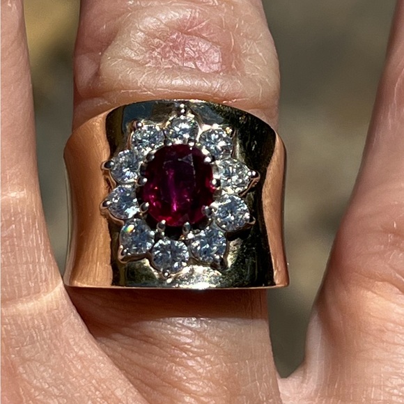Two carat ruby and 1.5 carat diamond ring vintage about 20 years old. - Picture 2 of 5